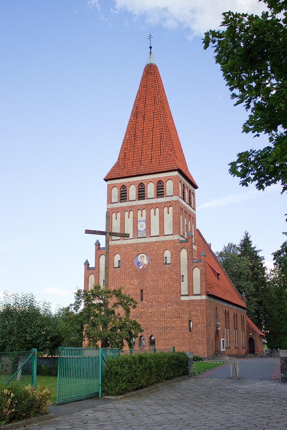 Kościół MB Królowej Polski – Pisanica