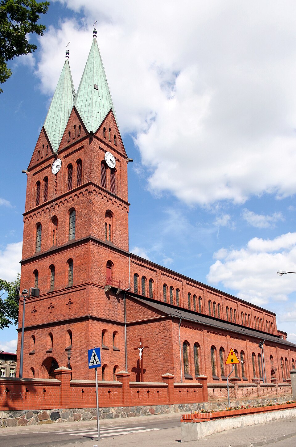 Kościół Wszystkich Świętych – Brusy