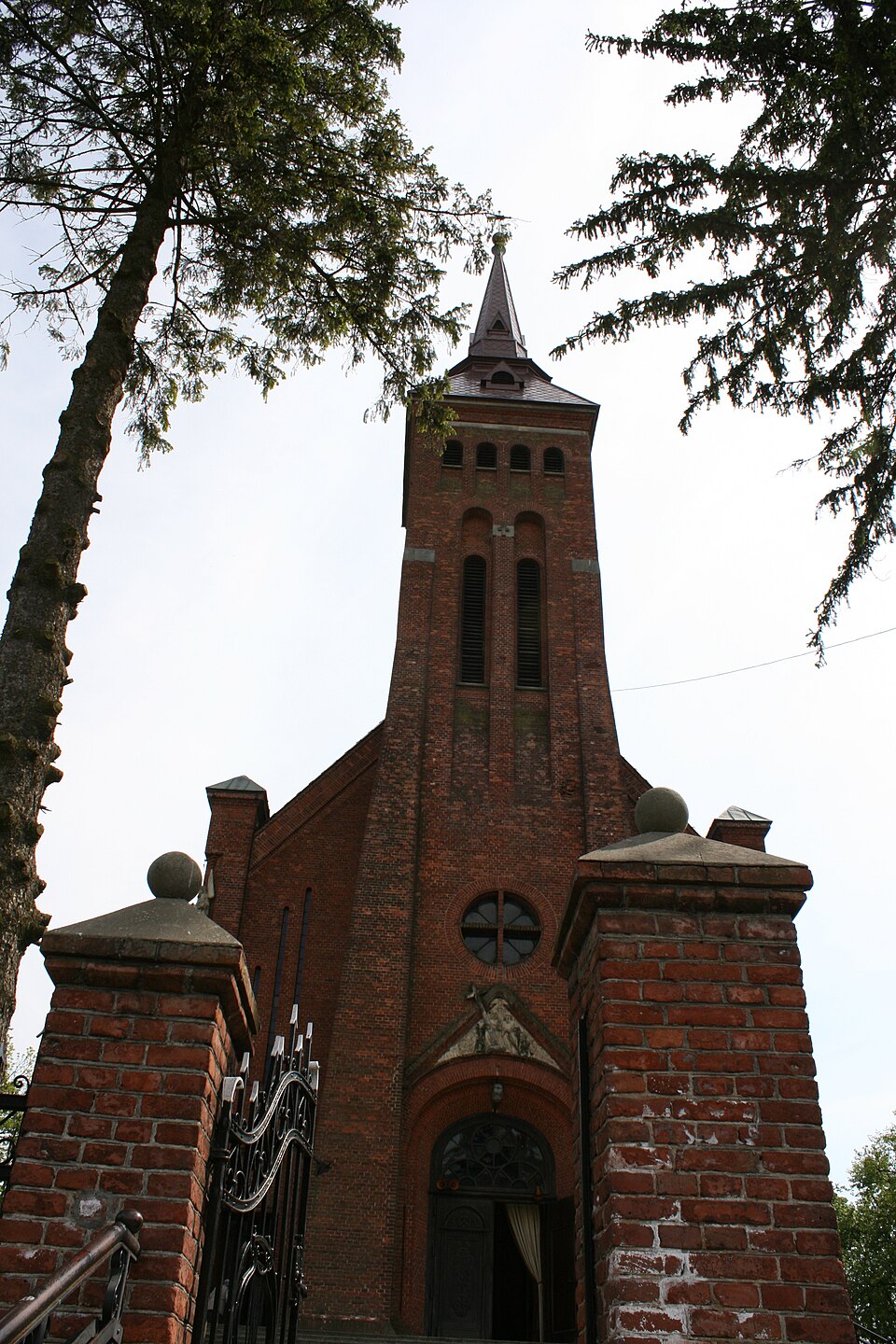 Kościół Świętej Trójcy – Komarów-Osada