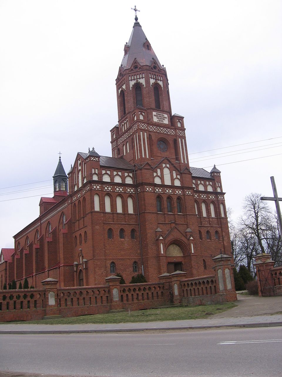 Kościół Zmartwychwstania Pańskiego – Kuczyn