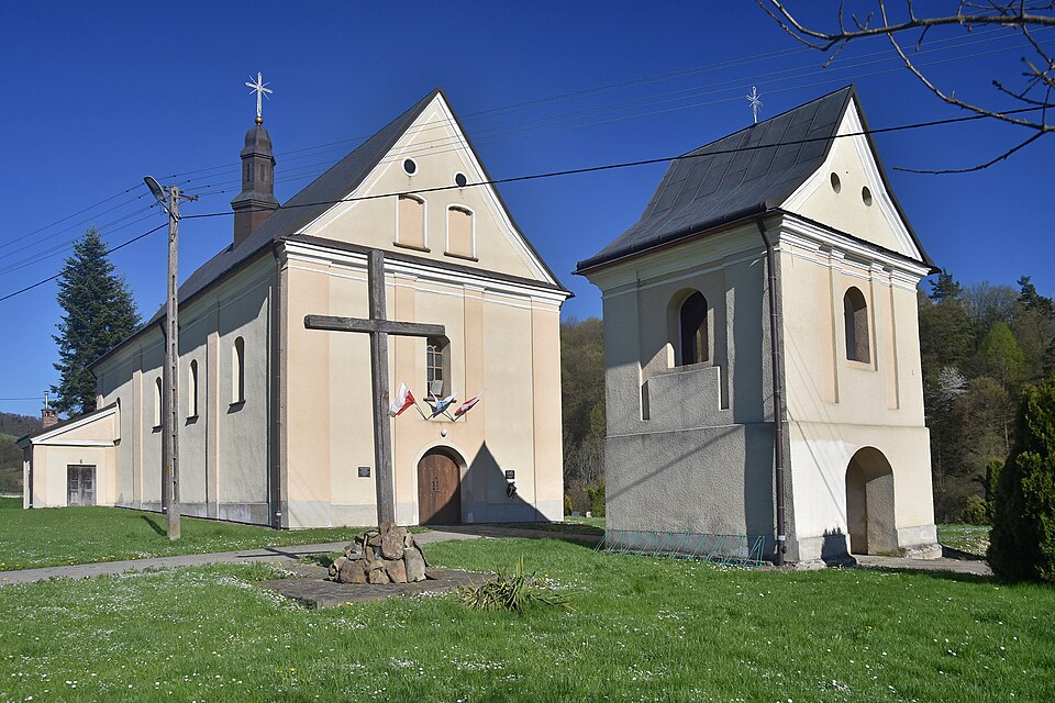 Kościół św. Kosmy i Damiana – Wujskie