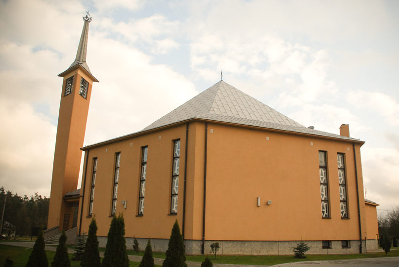 Kościół NMP Matki Kościoła – Komorów