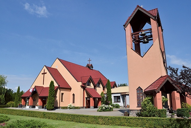 Kościół św. Jadwigi Śląskiej – Kębłowo